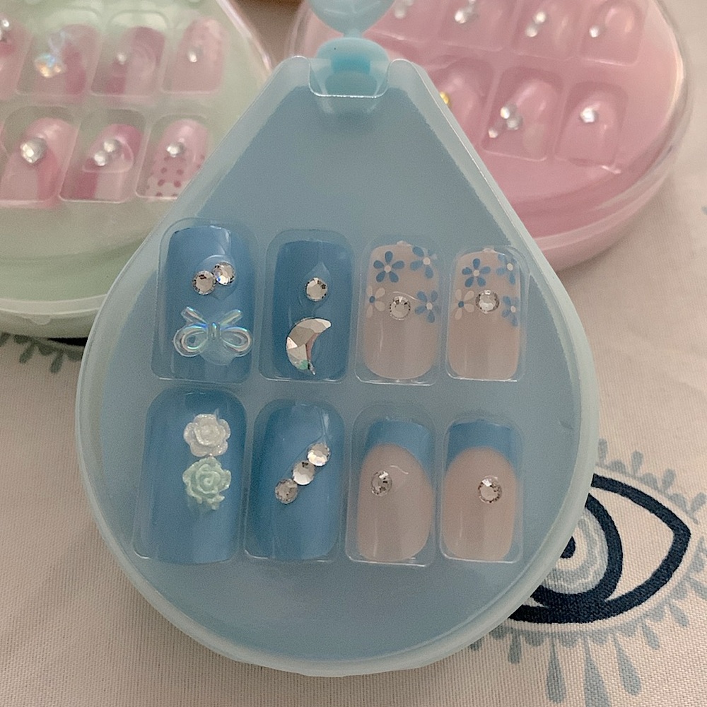 Cute press on nails set